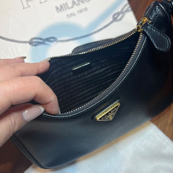 Authentic Prada Re-Edition 2005 Saffiano leather bag 🌹$1950🌹 - Picture 7 of 8